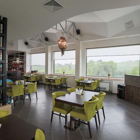 Terra Europe Brontes Hotel トゥルゴヴィシテ エクステリア 写真