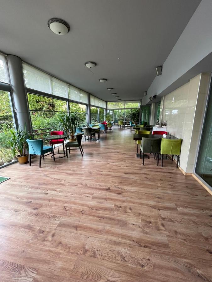Terra Europe Brontes Hotel トゥルゴヴィシテ エクステリア 写真