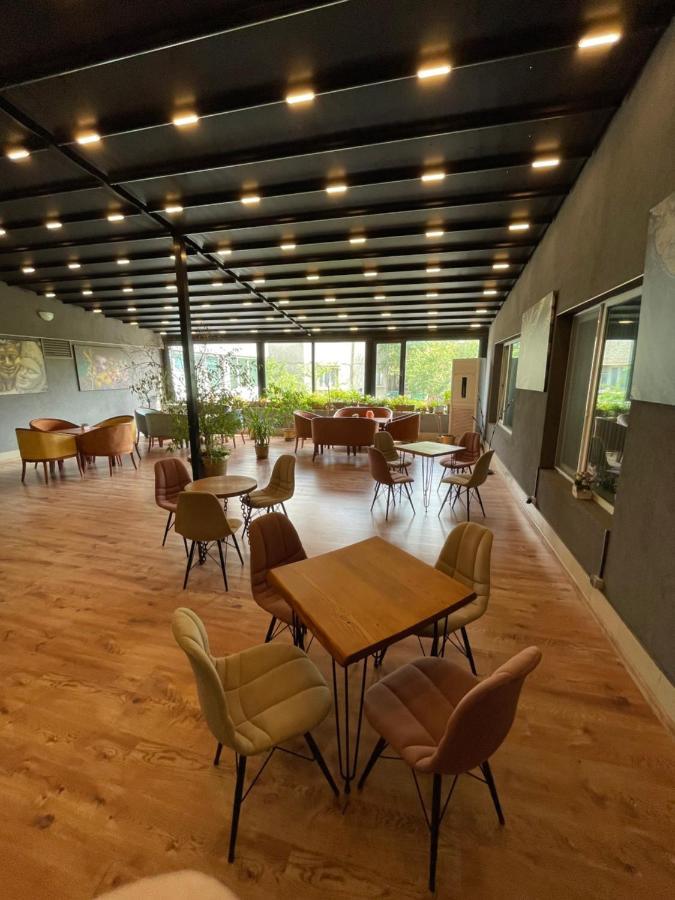 Terra Europe Brontes Hotel トゥルゴヴィシテ エクステリア 写真