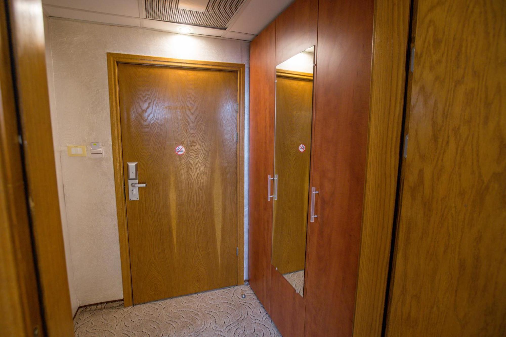 Terra Europe Brontes Hotel トゥルゴヴィシテ エクステリア 写真