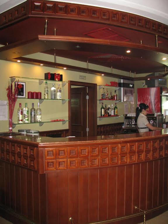 Terra Europe Brontes Hotel トゥルゴヴィシテ エクステリア 写真
