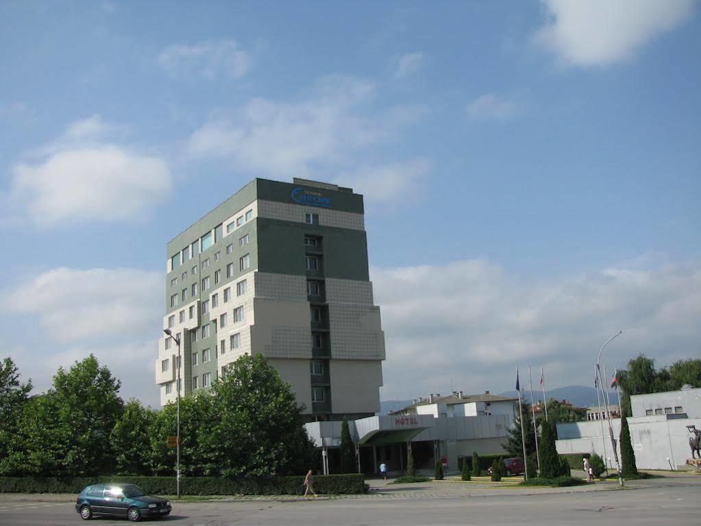 Terra Europe Brontes Hotel トゥルゴヴィシテ エクステリア 写真