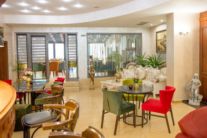 Terra Europe Brontes Hotel トゥルゴヴィシテ エクステリア 写真
