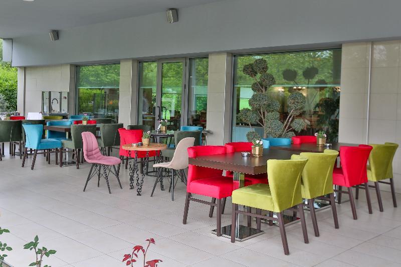 Terra Europe Brontes Hotel トゥルゴヴィシテ エクステリア 写真