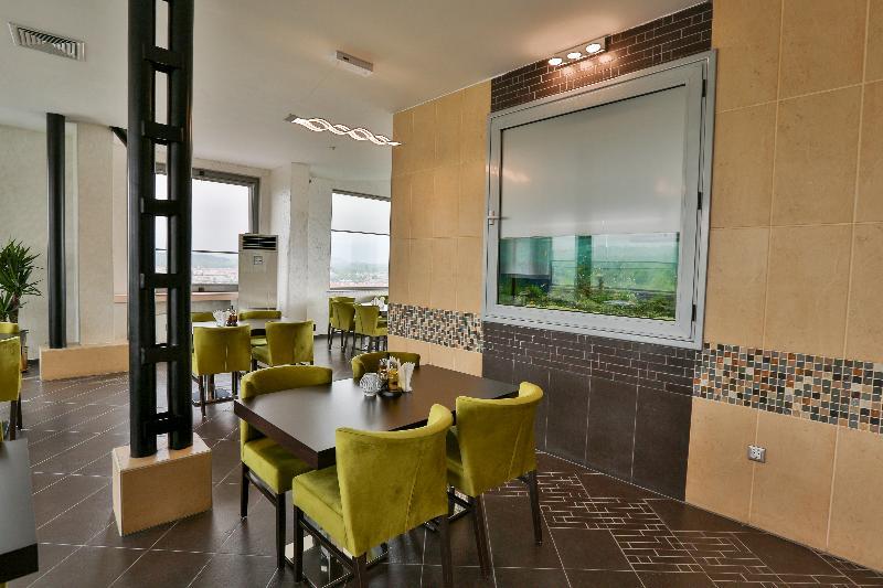 Terra Europe Brontes Hotel トゥルゴヴィシテ エクステリア 写真